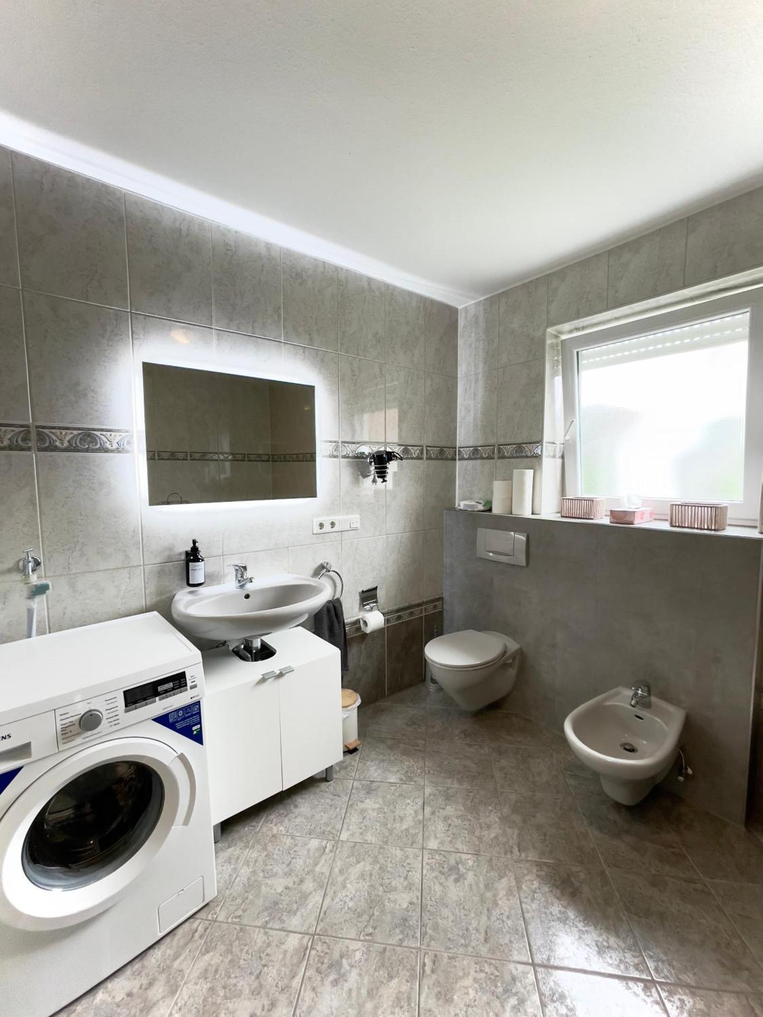 110Qm - 4 Zimmer - Privat Parkplatz - Zentral - Balkon - Mallibase Apartments Kassel Exterior photo
